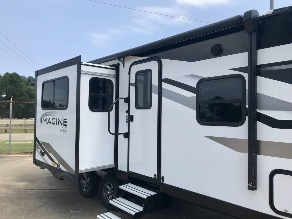 New 2023 Grand Design Travel Trailer RV - Image 24