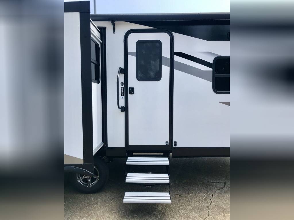 New 2023 Grand Design Travel Trailer RV - Image 35