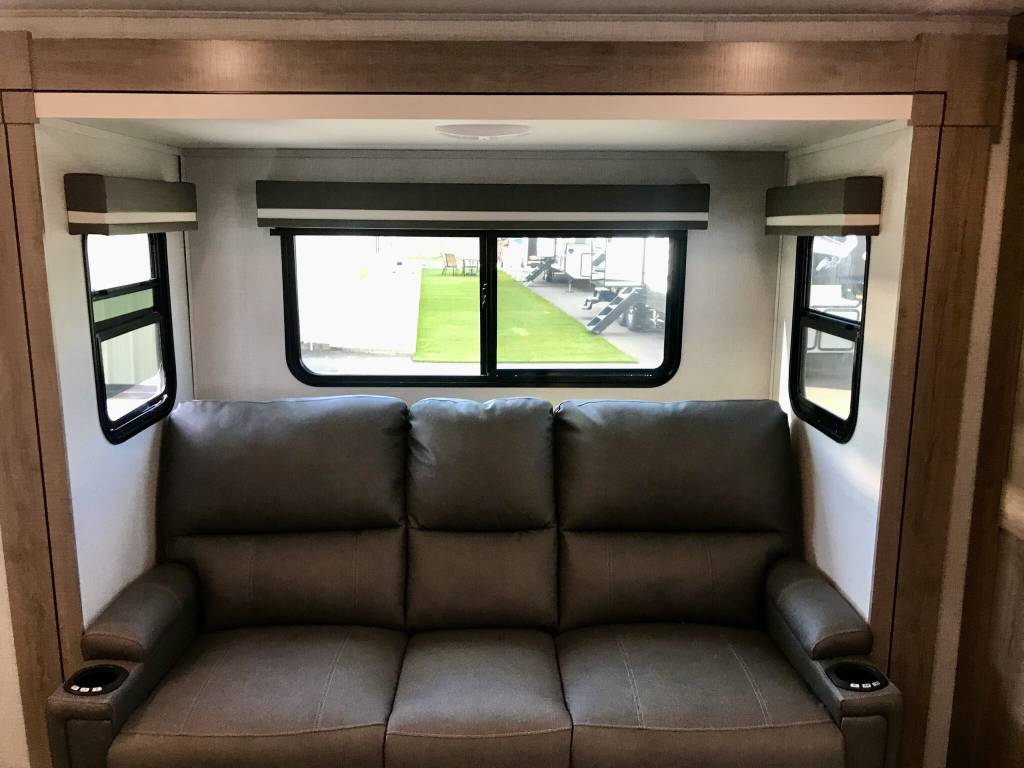 New 2023 Grand Design Travel Trailer RV - Image 33