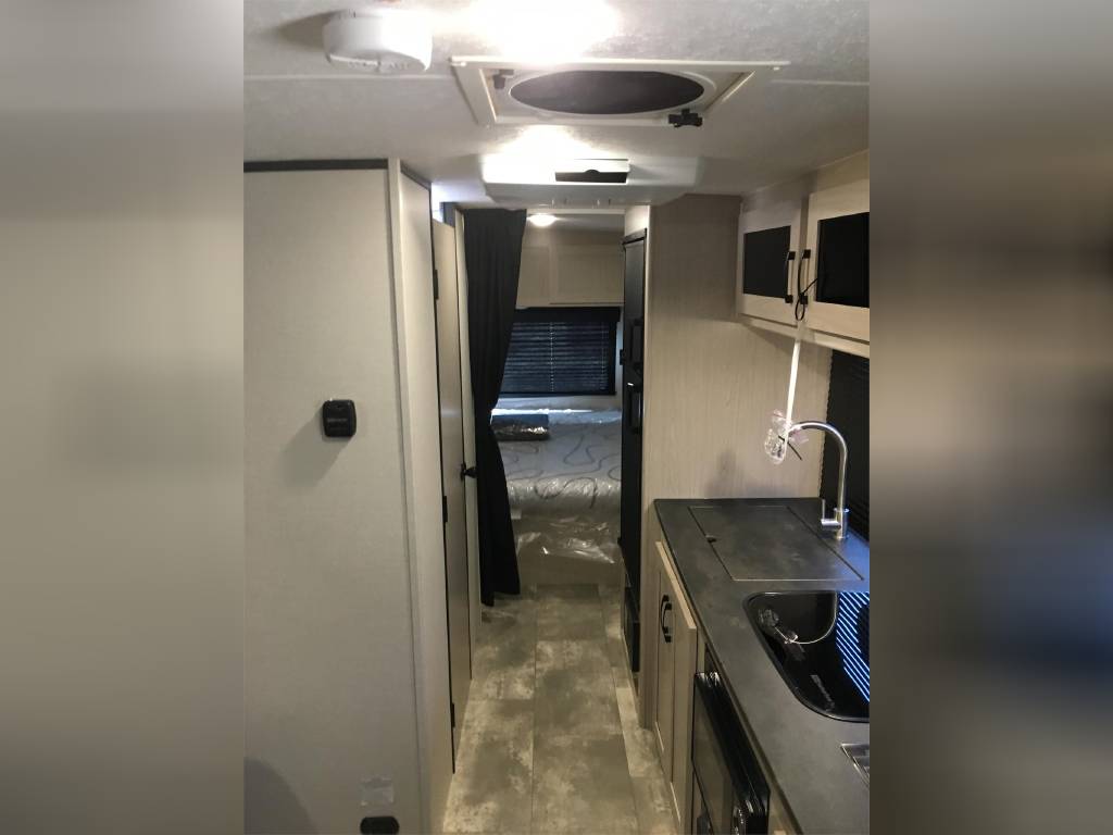 New 2023 Coachmen Travel Trailer RV - Image 9