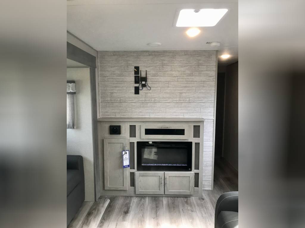 2023 Coachmen Catalina Legacy Edition - Image 39