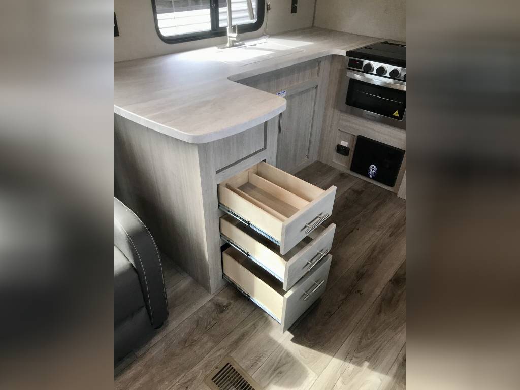 2023 Coachmen Catalina Legacy Edition - Image 29