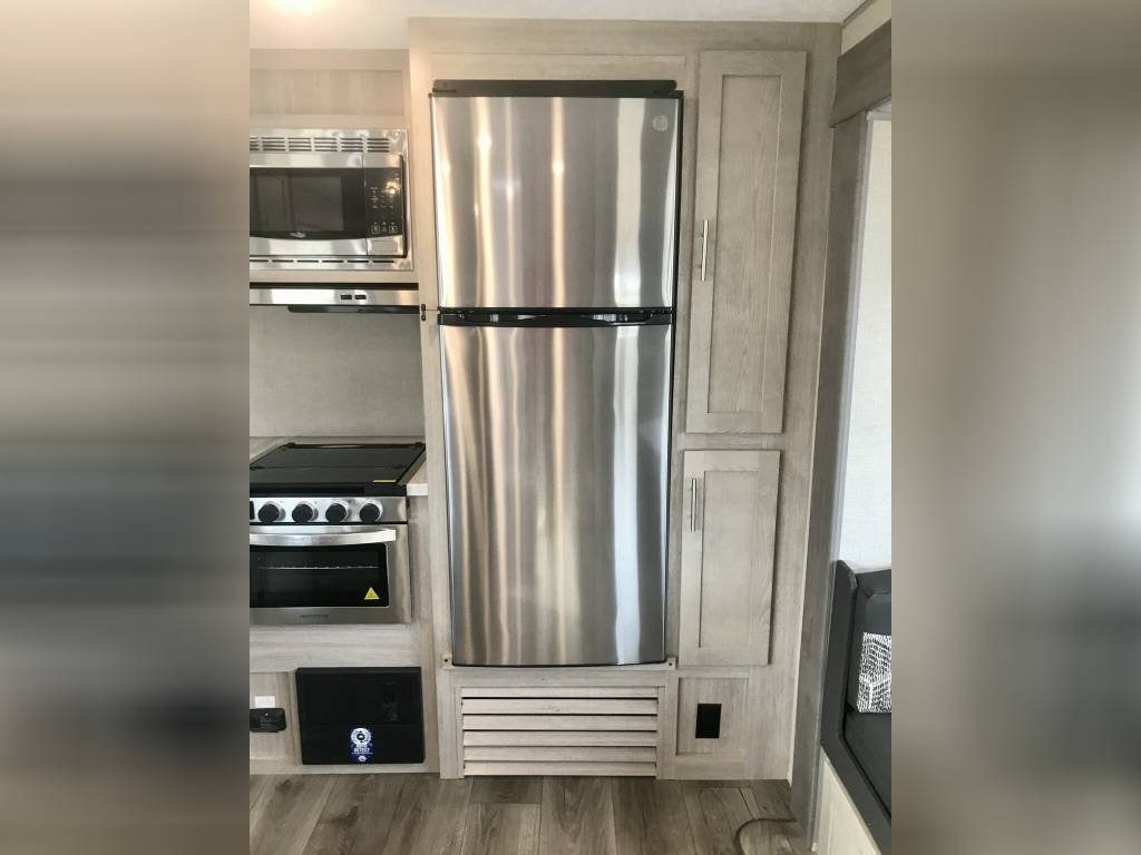 2023 Coachmen Catalina Legacy Edition - Image 25