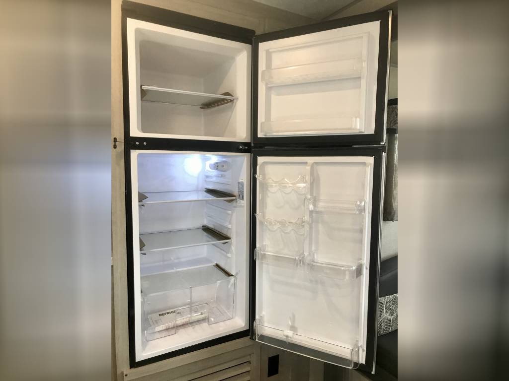 2023 Coachmen Catalina Legacy Edition - Image 23